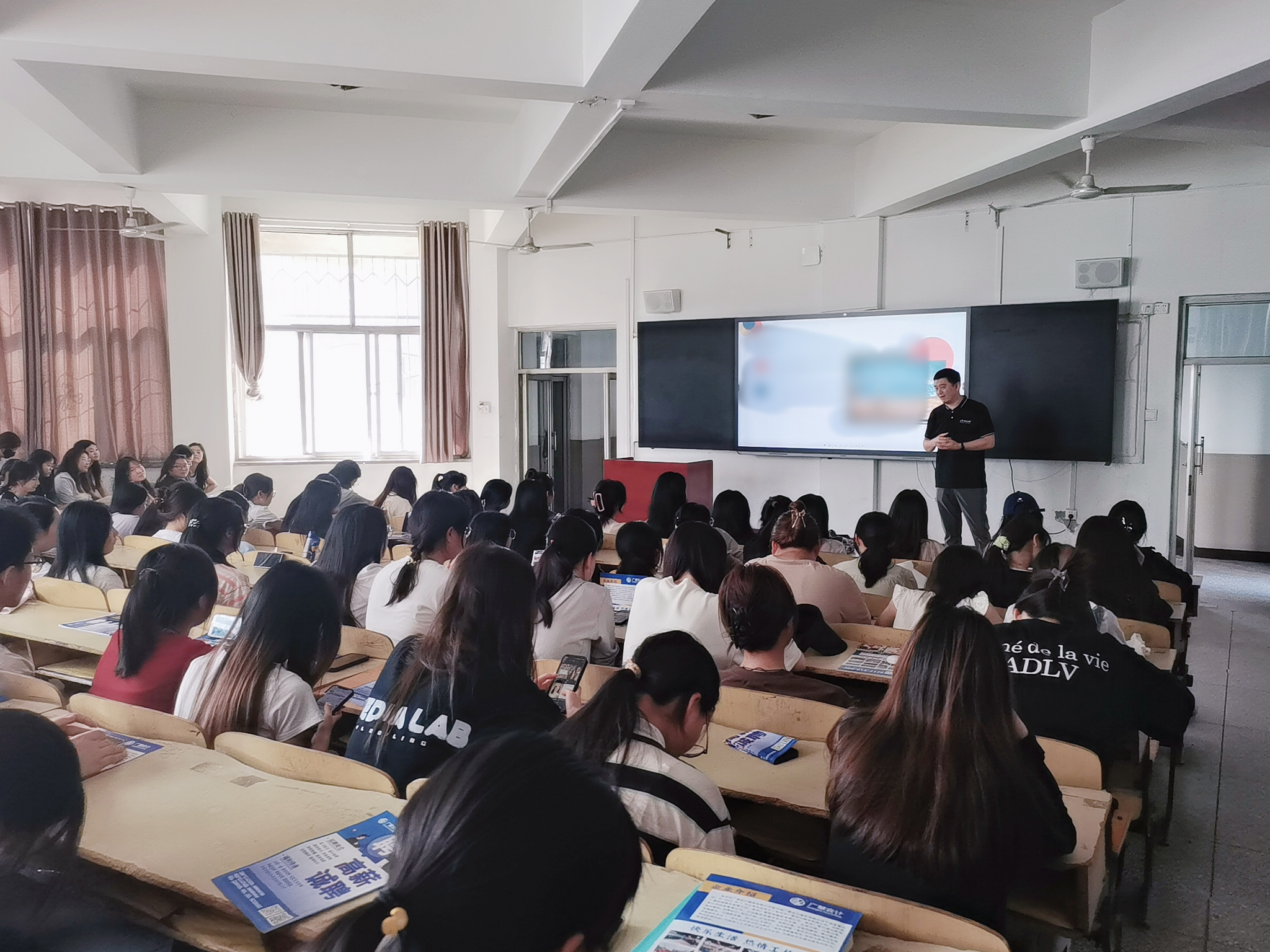 【校企合作】广慧会计慧人商学院受邀走进焦作大学，为大学生开展职业生涯讲座！